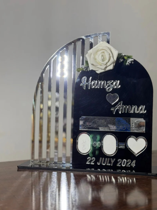 Customized Acrylic Photo Frame (Transparent)