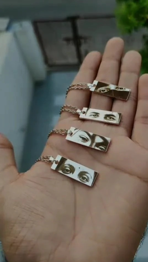 Customized Eyes Photo Necklace (Personalized Pendant)