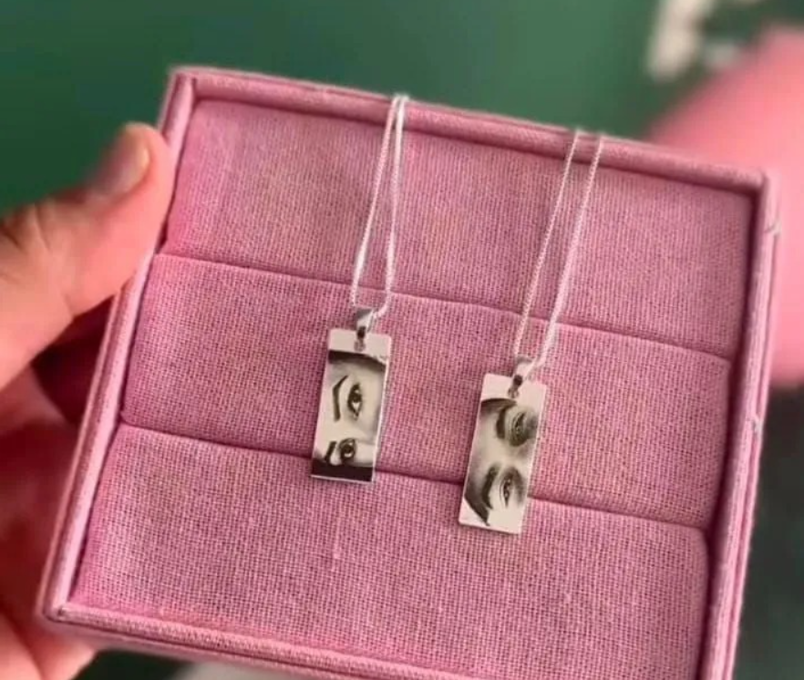 Customized Eyes Photo Necklace (Personalized Pendant)